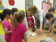 Výtvarná dílna p.Junová - dárek pro maminku